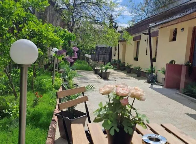 Ambiennt Бухарест